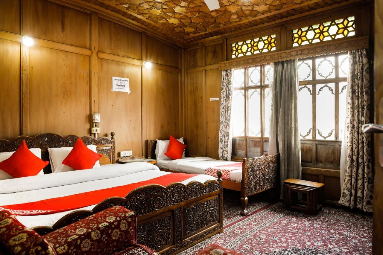 Oyo New Lucifer House Boat Hotel Srinagar  Exterior photo
